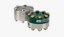 Noshok Type 10 Bolted Diaphragm Seal, 1/2" NPT SS Upper, 1/2" NPT SS Lower Housings, SS Diaphragm, NBR O-Ring, 1/4" NPT Flushing Port, 2000 PSI MAX