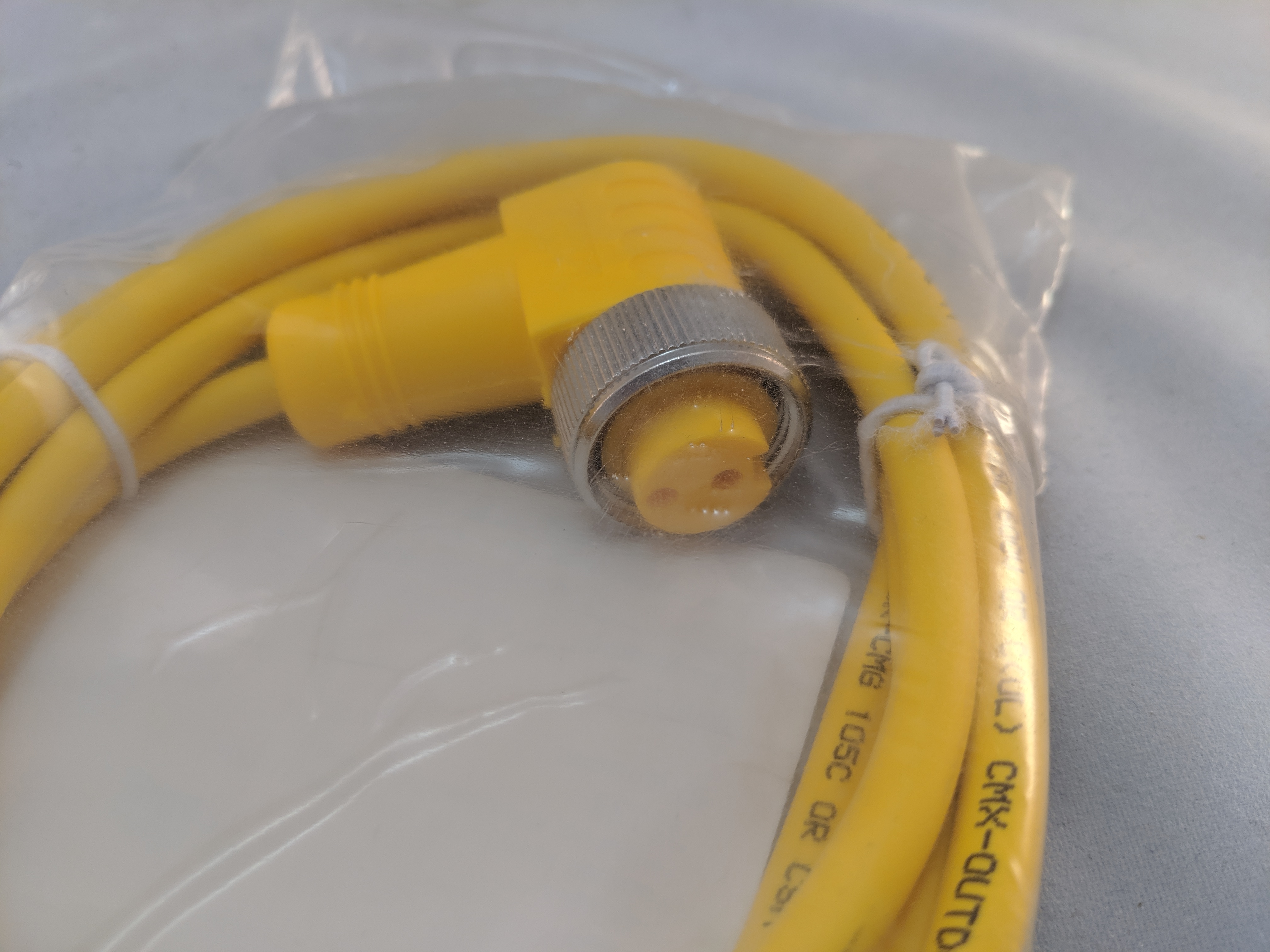 WKM20-2M 2W MINIFAST 90D YELLOW CABLE