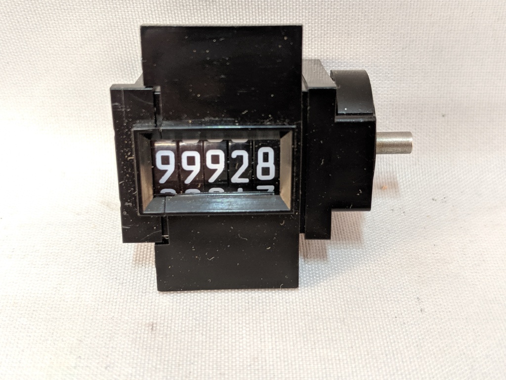 MECH. COUNTER, RATCHET DRIVE, 5-FIG, PANEL MOUNT, ROT #3