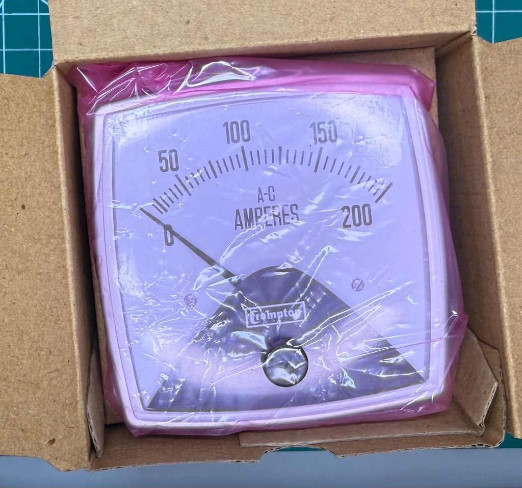 CROMPTON FIESTA 3.5" 0-5 AAC RANGE 0-200 AAC SCALE W/ PANEL GASKET