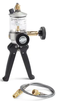 5kpsi / 35 MPa Hydraulic hand pump, 2 Quick-test outlet ports, 3 ft hose, 1/4" MNPT Process connection
