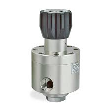 DH Series Regulator, Spring Loaded, Handknob, 316SS Body, 0-150 PSI Outlet, 0-500 PSI Inlet, Buna-N O-Ring and Valve Seat, Gylon Diaphragm, Non-Venting, 1" NPTF In/Out Ports, No Gauge Port