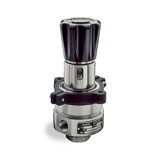 26-1600 Series Self Venting Pressure Reducing Regulator, 6000 PSI Max Inlet, 0.08 Cv, 0-50 PSI Outlet, 1/2" MS33649 Ports