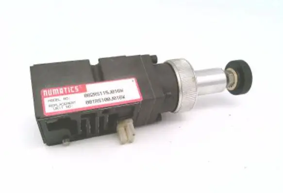 AVENTICS Mark 8 Series,  Regulator Type: Single Pressure to Valve P(1) Pressure Range: 10 - 130 PSIG (0.7-9 bar) Wiring option: Plug-in Receptacle Assembly 